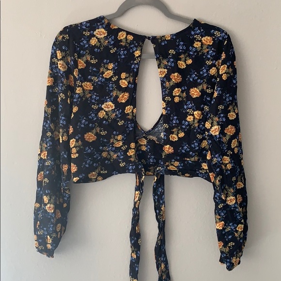 Wild fable floral set, short/ crop top size xl - Picture 3 of 8